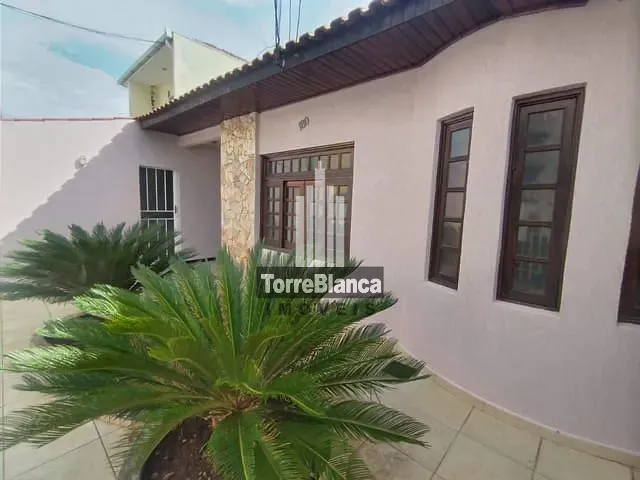 Casa com 190m² 4 quartos e 2 banheiros, à venda, no bairro Uvaranas em Ponta Grossa