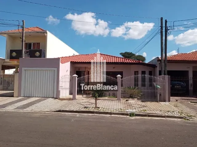 Casa com 190m² 4 quartos e 2 banheiros, à venda, no bairro Uvaranas em Ponta Grossa