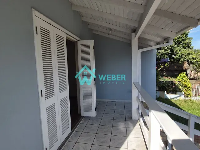 Casa 3 quartos e 2 banheiros, para alugar, no bairro Petrópolis em Novo Hamburgo