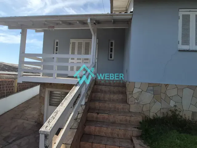 Casa 3 quartos e 2 banheiros, para alugar, no bairro Petrópolis em Novo Hamburgo