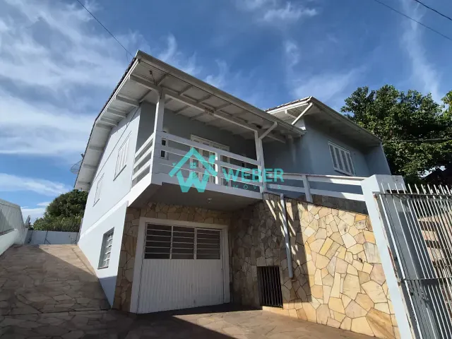 Casa 3 quartos e 2 banheiros, para alugar, no bairro Petrópolis em Novo Hamburgo