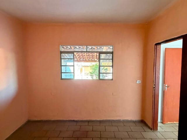 Casa 3 quartos e 1 banheiro, para alugar, no bairro Jardim Europa em Extrema