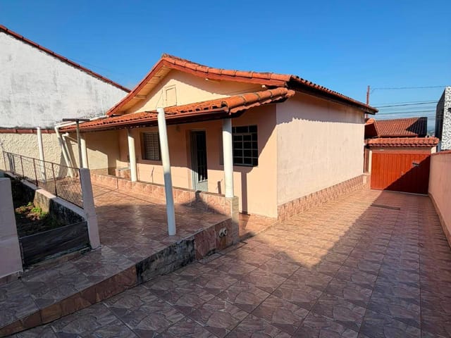 Casa 3 quartos e 1 banheiro, para alugar, no bairro Jardim Europa em Extrema