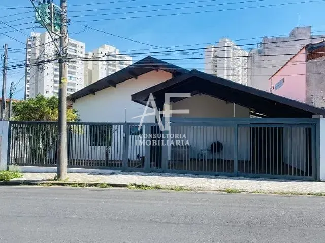 Casa com 420m², à venda, no bairro Jardim Eulália em Taubaté