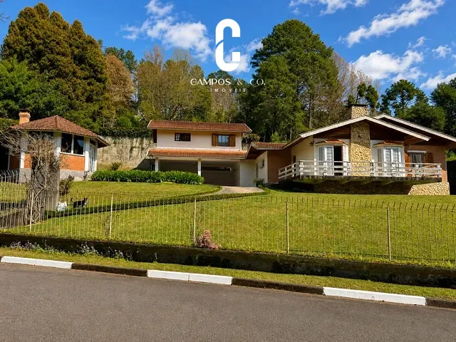 Casa com 1000m² 3 quartos e 3 banheiros, à venda, no bairro Alto do Capivari em Campos do Jordão