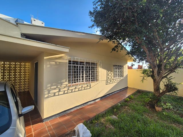 Casa 3 quartos e 2 banheiros, para alugar, no bairro Jardim Higienópolis em Londrina