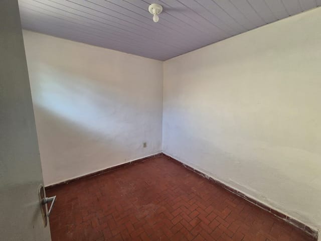 Casa 3 quartos e 2 banheiros, para alugar, no bairro Jardim Higienópolis em Londrina
