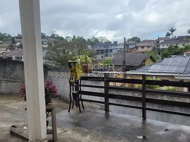 Casa com 110m² 3 quartos e 4 banheiros, à venda ou para alugar, no bairro Guanabara em Joinville