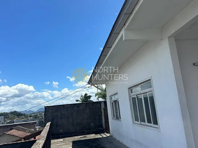 Casa com 110m² 3 quartos e 4 banheiros, à venda ou para alugar, no bairro Guanabara em Joinville