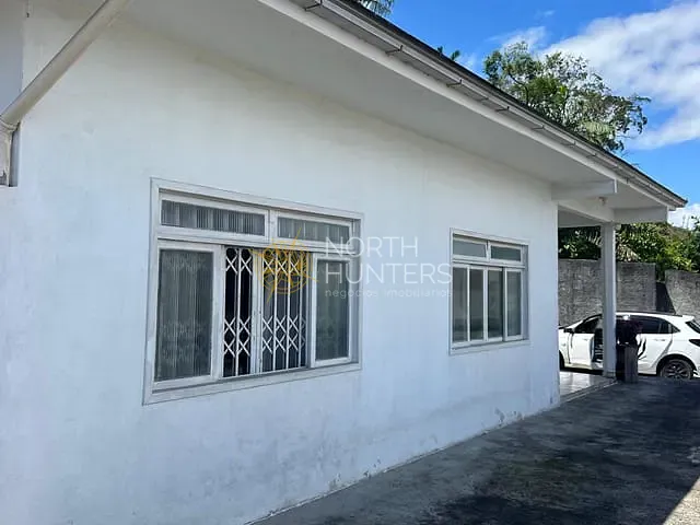 Casa com 110m² 3 quartos e 4 banheiros, à venda ou para alugar, no bairro Guanabara em Joinville