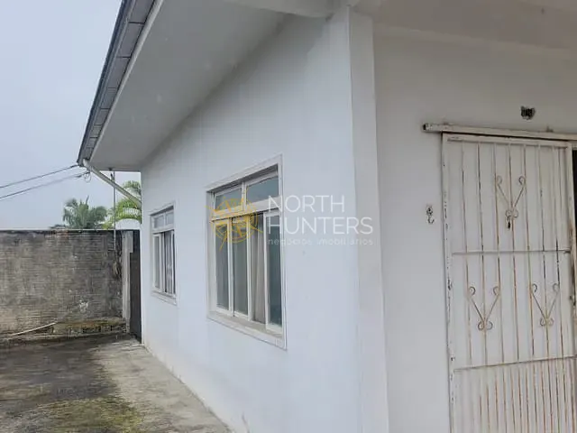 Casa com 110m² 3 quartos e 4 banheiros, à venda ou para alugar, no bairro Guanabara em Joinville