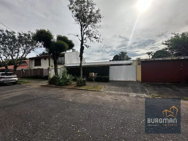 Casa com 420m² 4 quartos e 6 banheiros, à venda, no bairro Seminario em Curitiba