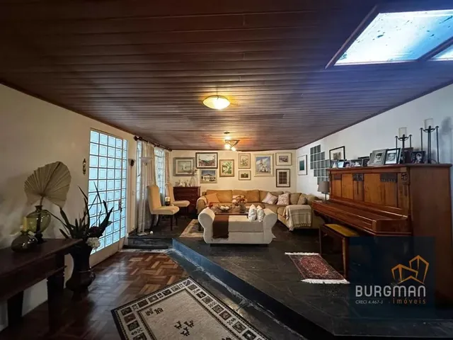 Casa 4 quartos e 5 banheiros, à venda, no bairro Seminario em Curitiba