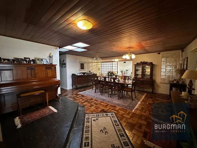 Casa 4 quartos e 5 banheiros, à venda, no bairro Seminario em Curitiba