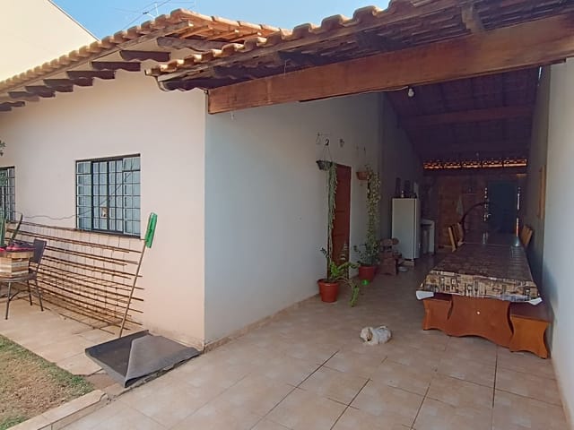 Casa com 250m² 3 quartos e 1 banheiro, à venda, no bairro Conjunto Habitacional Doutor Jose dos Santos Rocha em Cambé