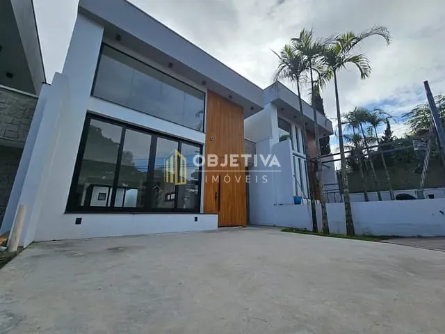 Casa com 273m² 3 quartos e 3 banheiros, à venda, no bairro Hamburgo Velho em Novo Hamburgo