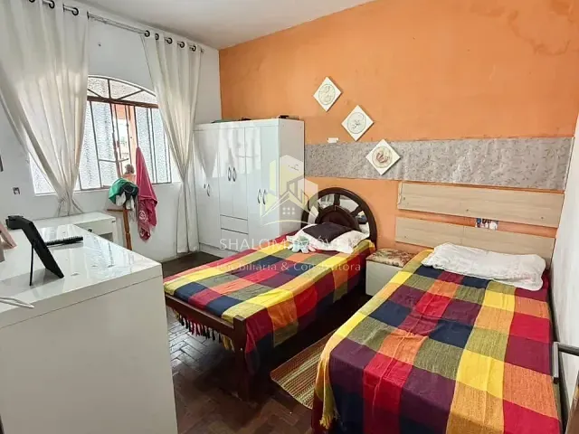 Casa 4 quartos e 1 banheiro, à venda, no bairro Vale das Amendoeiras em Contagem