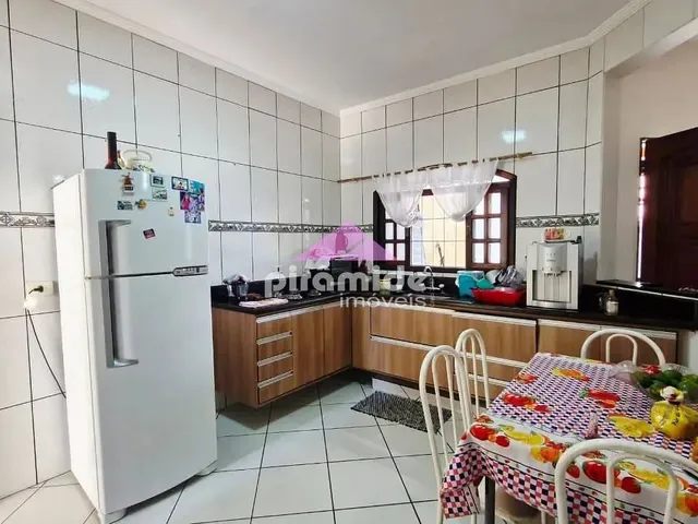 Casa com 140m² 2 quartos e 3 banheiros, à venda, no bairro Residencial Santa Paula em Jacareí