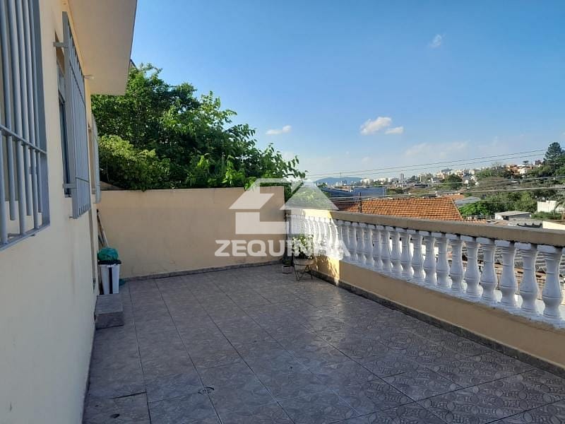 Casa à venda com 5 quartos, 138m² - Foto 17