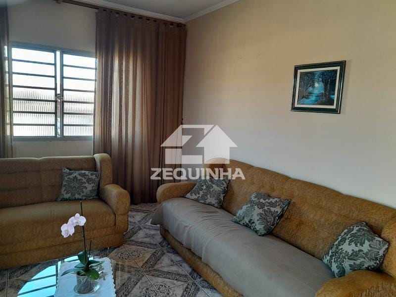 Casa à venda com 5 quartos, 138m² - Foto 1