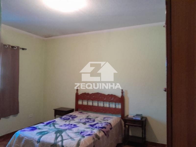 Casa à venda com 5 quartos, 138m² - Foto 2