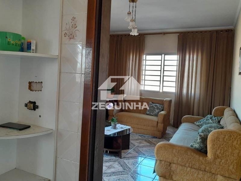 Casa à venda com 5 quartos, 138m² - Foto 3