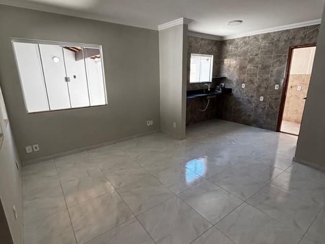 Casa com 100m² 2 quartos e 2 banheiros, à venda ou para alugar, no bairro Atlântica em Rio das Ostras