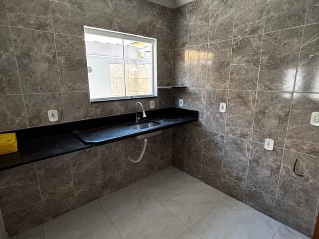 Casa com 100m² 2 quartos e 2 banheiros, à venda ou para alugar, no bairro Atlântica em Rio das Ostras