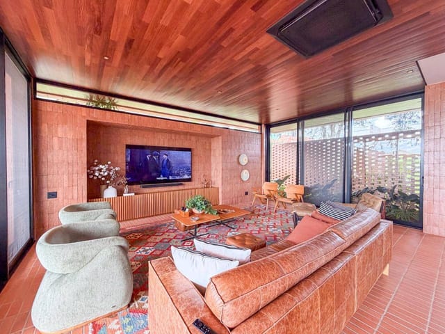 Casa com 1350m² 4 quartos e 6 banheiros, à venda, no bairro Esperança em Londrina