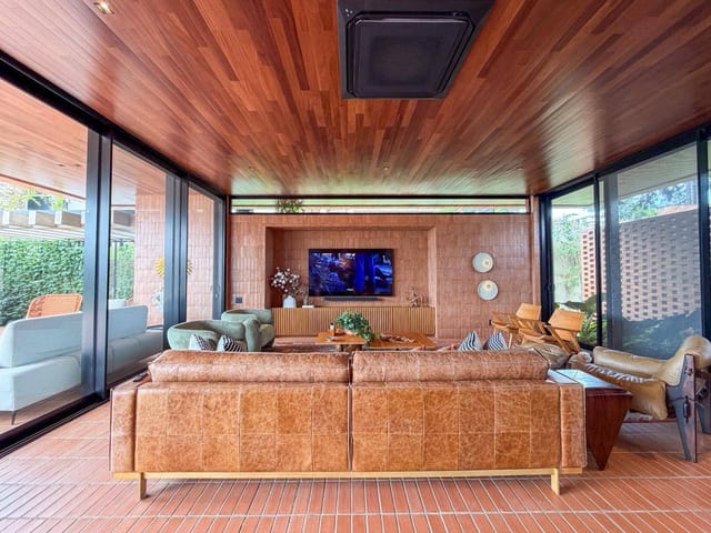 Casa com 1350m² 4 quartos e 6 banheiros, à venda, no bairro Esperança em Londrina