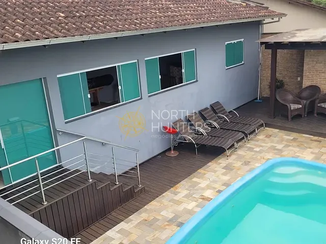 Casa com 190m² 3 quartos e 4 banheiros, à venda, no bairro Nova Brasília em Joinville