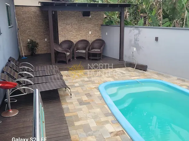 Casa com 190m² 3 quartos e 4 banheiros, à venda, no bairro Nova Brasília em Joinville