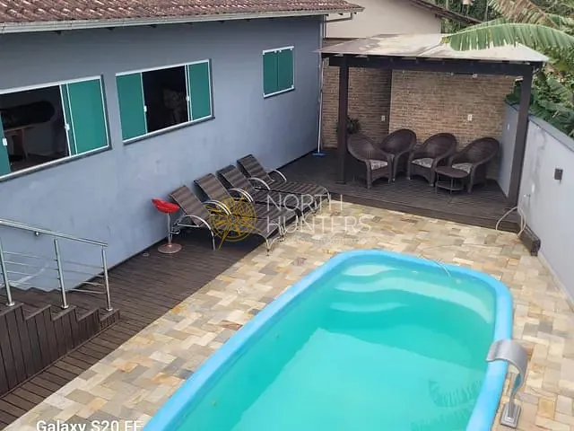 Casa com 190m² 3 quartos e 4 banheiros, à venda, no bairro Nova Brasília em Joinville