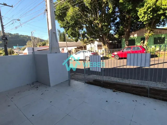 Casa 2 quartos e 1 banheiro, para alugar, no bairro Vila Nova em Novo Hamburgo