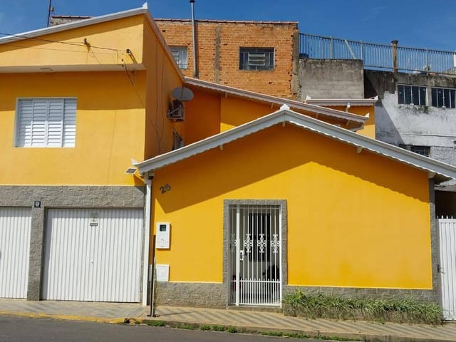 Casa 3 quartos e 4 banheiros, à venda ou para alugar, no bairro Centro em Extrema