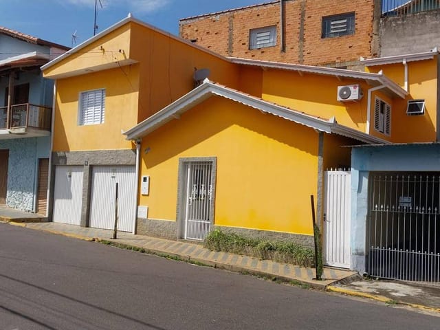 Casa 3 quartos e 4 banheiros, à venda ou para alugar, no bairro Centro em Extrema