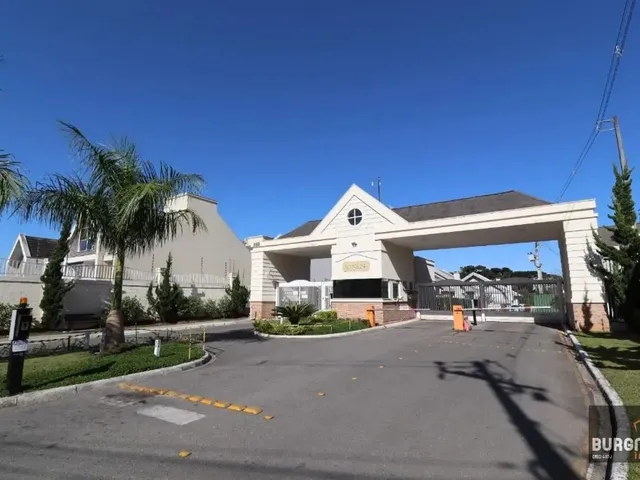 Casa 4 quartos e 5 banheiros, à venda, no bairro Santa Cândida em Curitiba