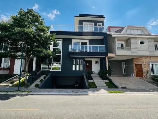 Casa 4 quartos e 5 banheiros, à venda, no bairro Santa Cândida em Curitiba