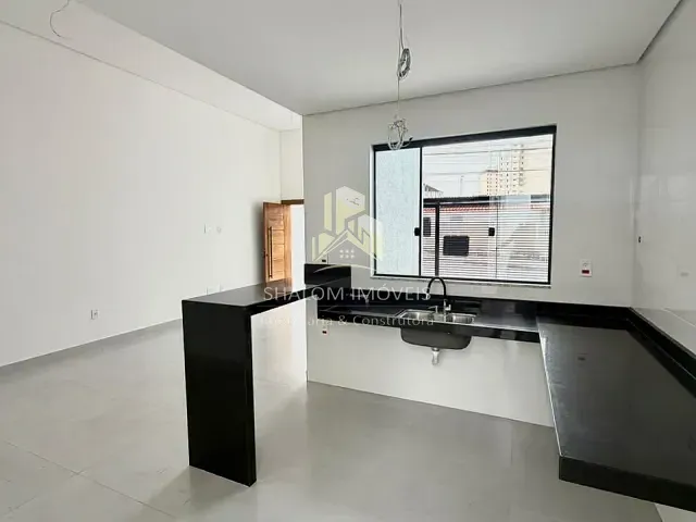 Casa 3 quartos e 2 banheiros, à venda, no bairro Planalto em Belo Horizonte