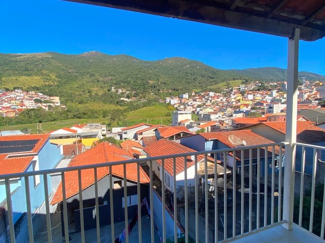 Casa 2 quartos e 1 banheiro, para alugar, no bairro Centro em Extrema
