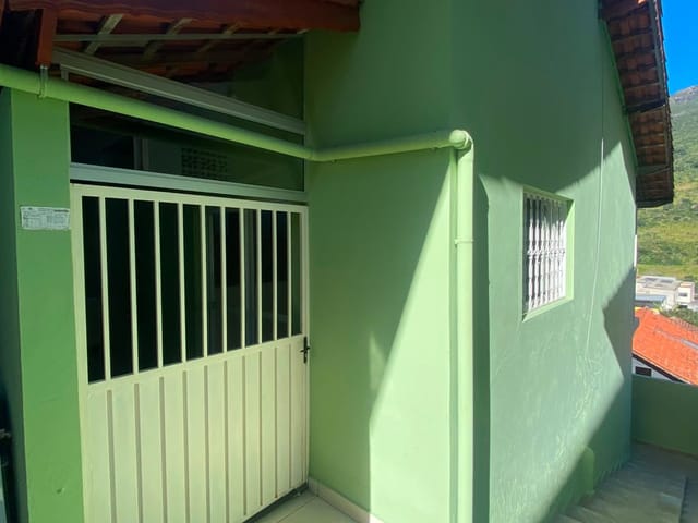 Casa 2 quartos e 1 banheiro, para alugar, no bairro Centro em Extrema