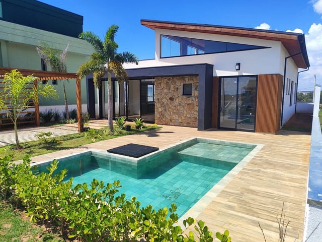 Casa com 450m² 4 quartos e 6 banheiros, à venda, no bairro Paranapanema em Paranapanema