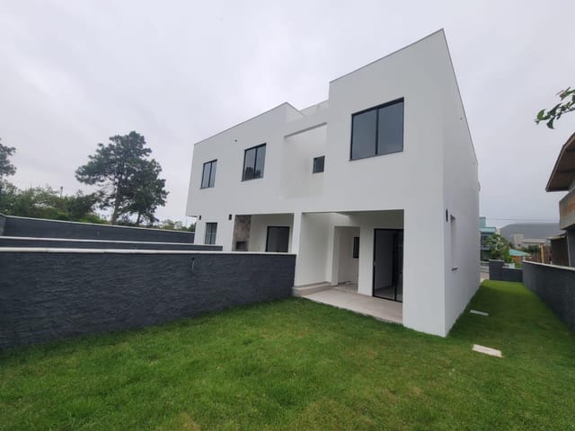 Casa com 170m² 3 quartos e 2 banheiros, à venda, no bairro São João do Rio Vermelho em Florianópolis