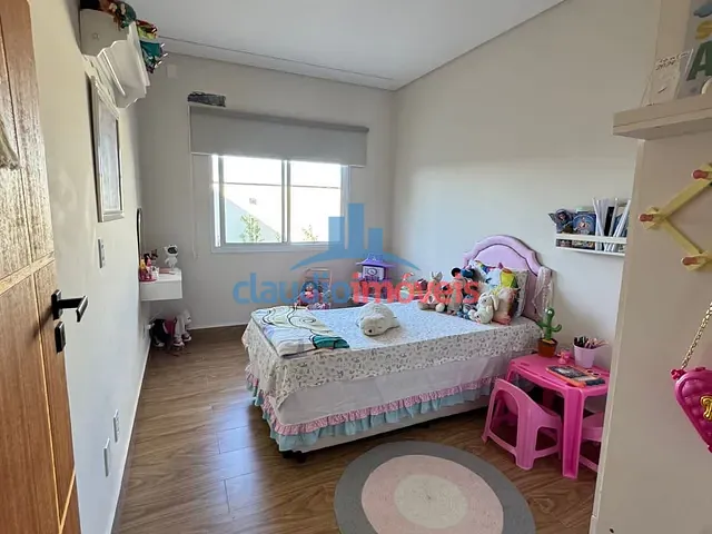 Casa com 250m² 3 quartos e 2 banheiros, à venda, no bairro Colinas em Porto Real