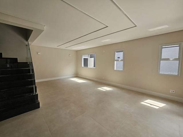 Casa com 345m² 3 quartos e 4 banheiros, à venda ou para alugar, no bairro Urbanova em São José dos Campos