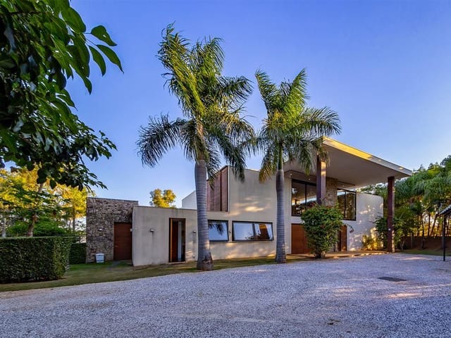 Casa com 3300m² 5 quartos e 10 banheiros, à venda ou para alugar, no bairro Condomínio Fazenda da Grama Golf Club em Itupeva