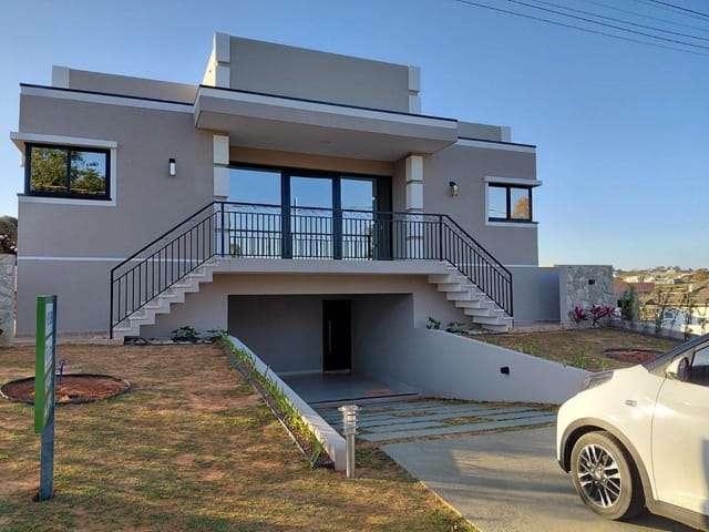 Casa com 450m² 6 quartos e 8 banheiros, à venda, no bairro Panapanema em Paranapanema