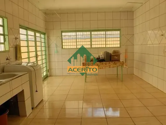 Casa com 250m² 3 quartos e 2 banheiros, à venda, no bairro Presidente em Araçatuba