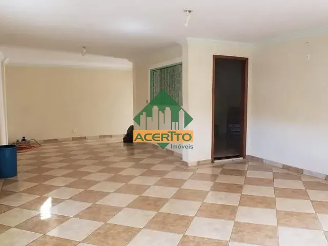 Casa com 250m² 3 quartos e 2 banheiros, à venda, no bairro Presidente em Araçatuba