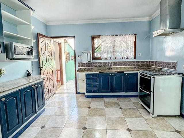 Casa com 600m² 4 quartos e 5 banheiros, à venda, no bairro Lagoa em Macaé